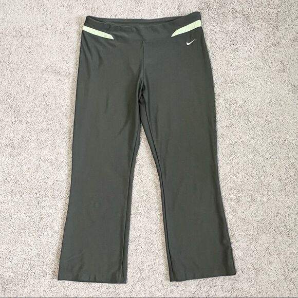 nike Green Dry Fit Active Workout Cropped Leggings Athleisure Gym Medium - Picture 1 of 6